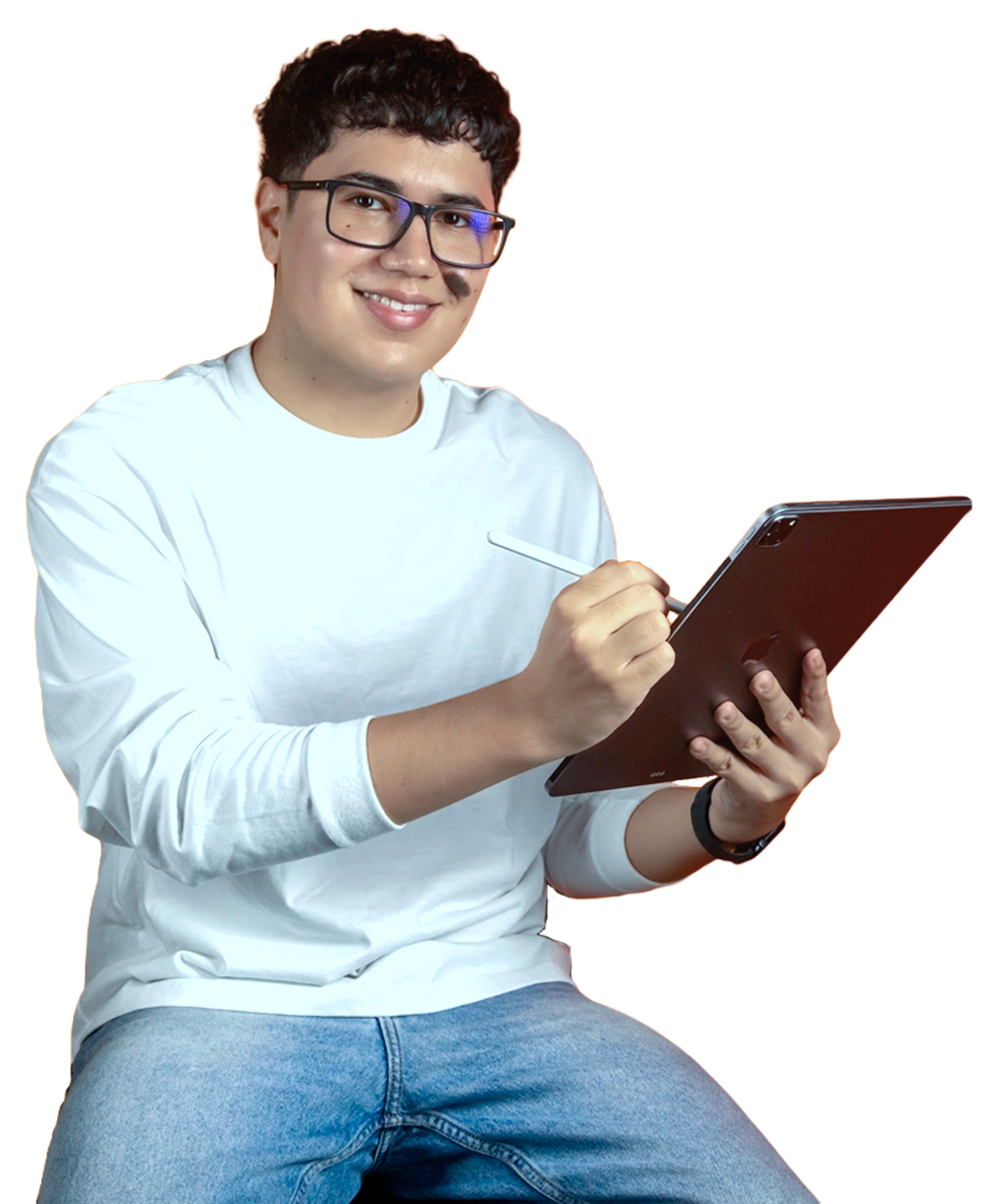Gerardo Campos dibujando en su tableta